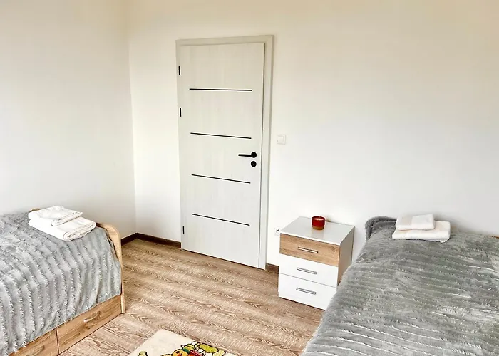 Big 3 Separate Rooms Convenient City Haven !